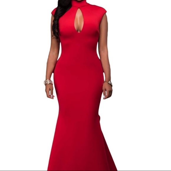 Red Gown - Picture 1 of 4